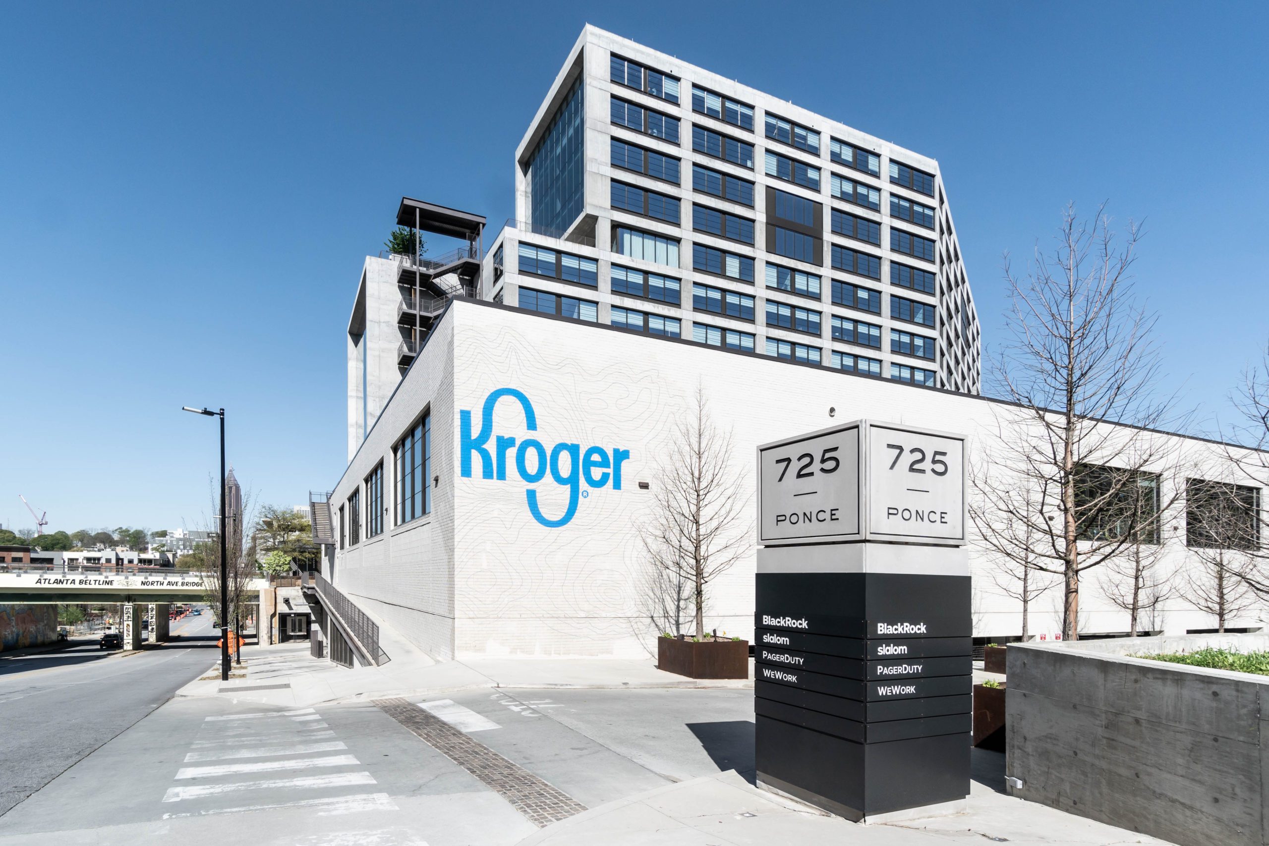 725 Park North Avenue Entrance